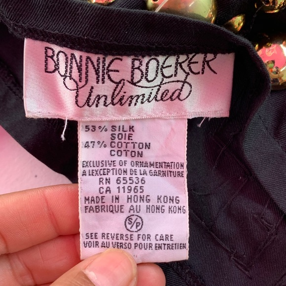 Sexy, beaded, tank top. Great with slim skirt. - Picture 3 of 3